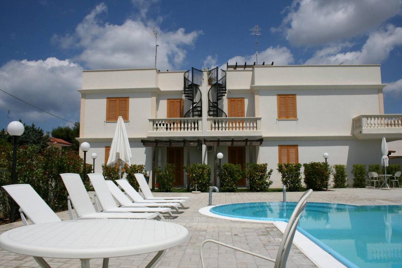 Appartamenti Ginevra Santa Maria al Bagno Bagian luar foto
